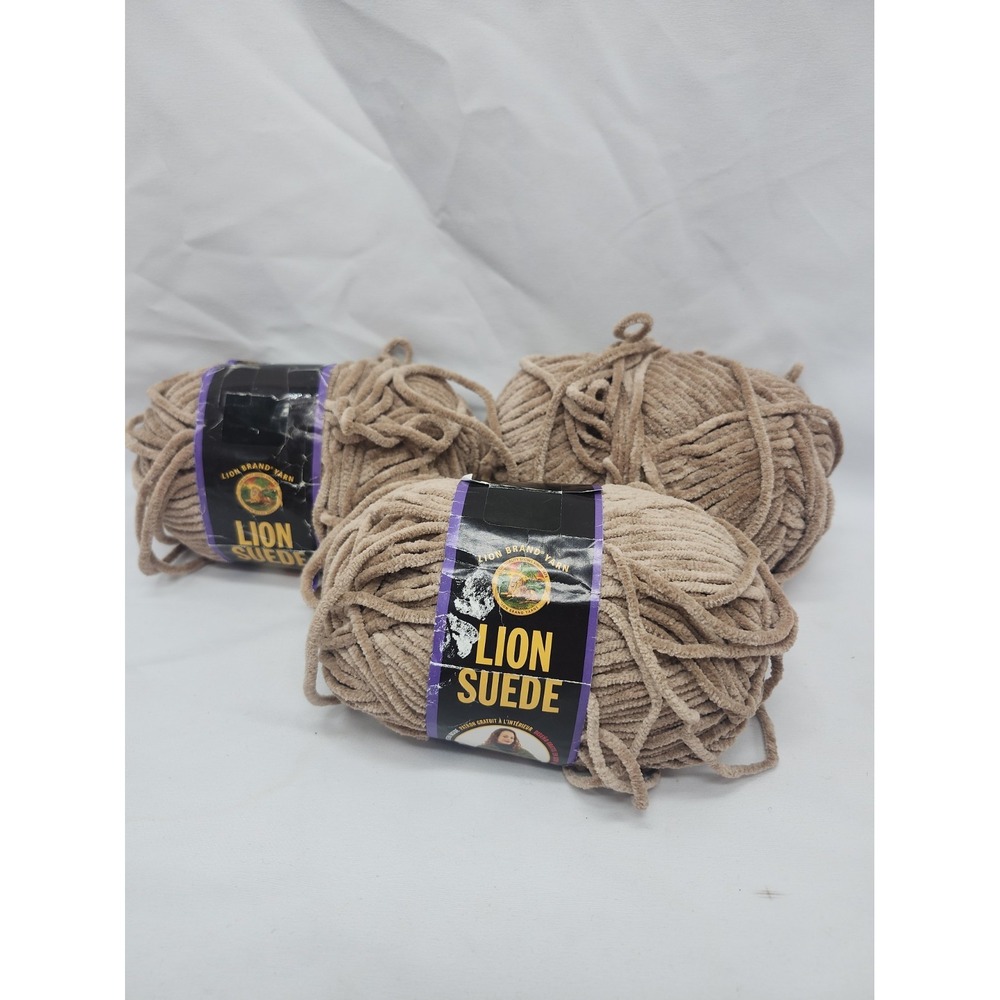 Lion Brand Suede Chenille Bulky Weight 5 Yarn Taupe 100% Polyester Lot 9oz